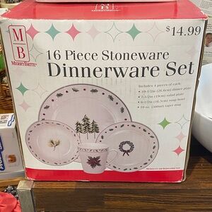 16 Piece Stoneware Dinnerware Set - White and Red